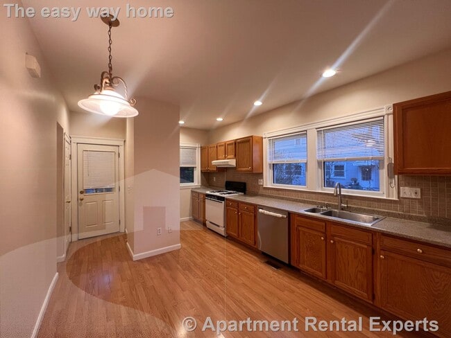 110 W Quincy St, Unit 2 in Somerville, MA - Building Photo - Building Photo