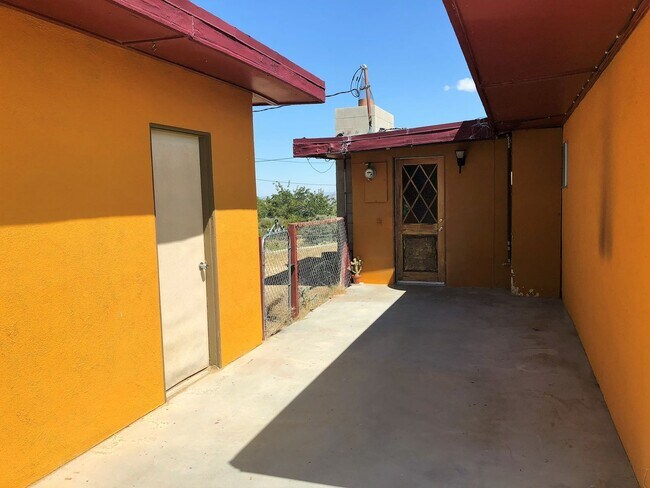 61606 Adobe Dr in Joshua Tree, CA - Foto de edificio - Building Photo