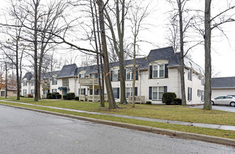 1920 Queenswood Dr in Findlay, OH - Building Photo - Building Photo