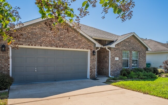 property at 977 Oak Lynn Dr