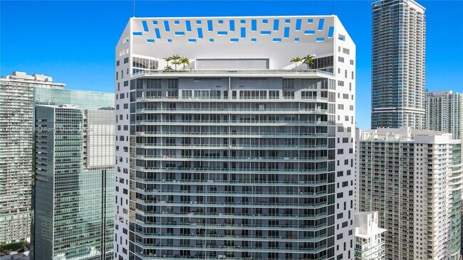 1300 Brickell Bay Dr, Unit 3205 in Miami, FL - Building Photo - Building Photo