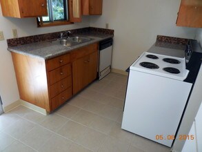 11221 NE Glisan St-Unit -4 in Portland, OR - Building Photo - Building Photo