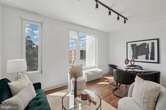 4240 Chestnut St in Philadelphia, PA - Foto de edificio - Building Photo