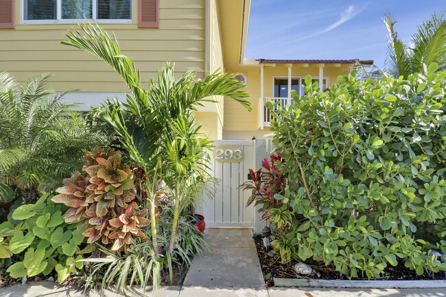 293 Seabreeze Cir in Jupiter, FL - Building Photo - Building Photo