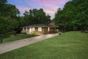 255 Brackin St, Unit B in Crestview, FL - Building Photo