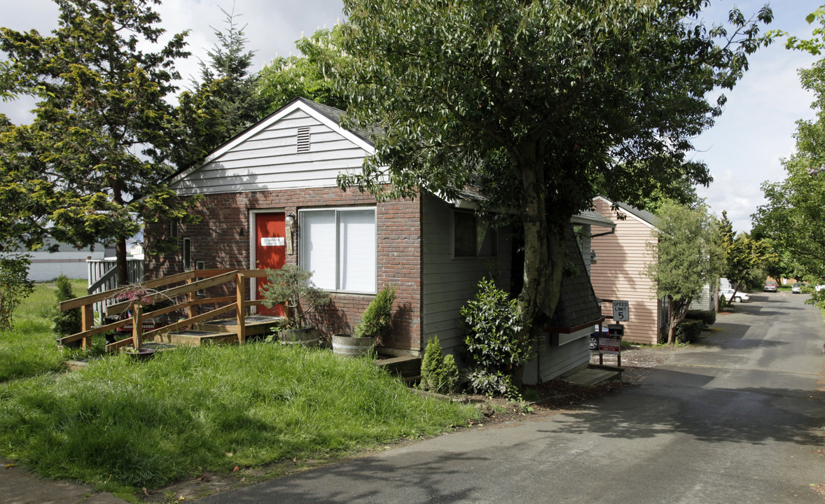 Cedar Village Townhomes in Vancouver, WA - Foto de edificio