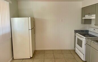 10630 N 17th Dr-Unit -1 in Phoenix, AZ - Building Photo - Building Photo