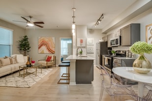 Sophia+Loren in Dallas, TX - Building Photo