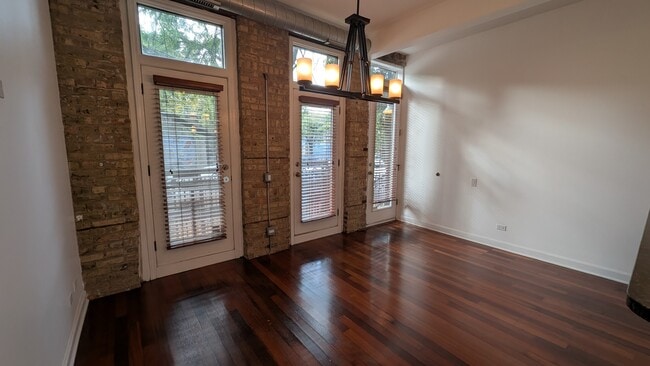 1222 W Hubbard St, Unit 1F in Chicago, IL - Building Photo - Building Photo