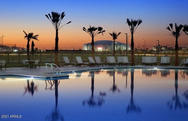 8755 W Solano Dr in Glendale, AZ - Building Photo - Building Photo