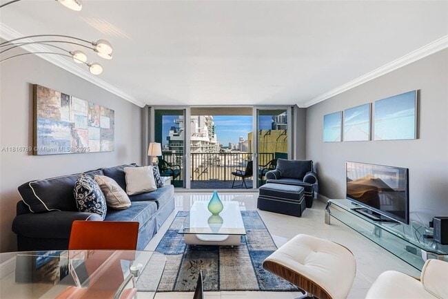5838 Collins Ave, Unit 15D in Miami Beach, FL - Building Photo - Building Photo