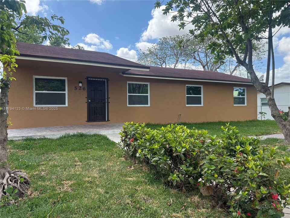 526 SW 7th Ct in Florida City, FL - Building Photo