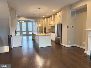 20396 Roslindale Dr in Ashburn, VA - Building Photo - Building Photo