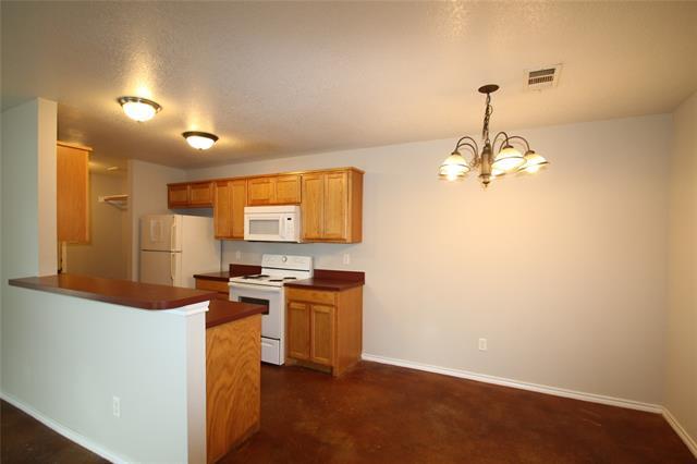 8024 W Elizabeth Ln in Fort Worth, TX - Building Photo - Building Photo