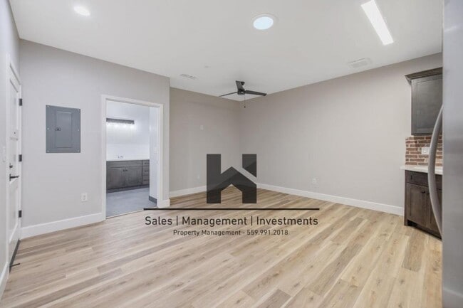 151 S K St in Tulare, CA - Building Photo - Building Photo