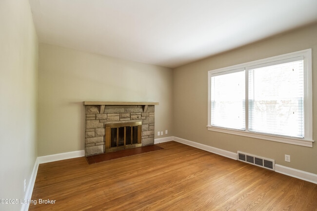 4620 Hillside Dr in Shively, KY - Building Photo - Building Photo