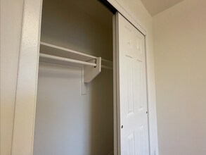 31-30 37th St, Unit 5 in Queens, NY - Building Photo - Building Photo