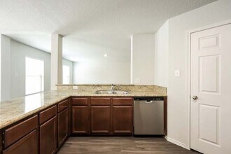 2718 Majestic Dr in San Antonio, TX - Building Photo - Building Photo