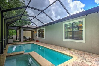 1122 Oakcrest Dr in Brandon, FL - Building Photo - Building Photo
