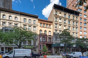 121 W 79th St in New York, NY - Building Photo