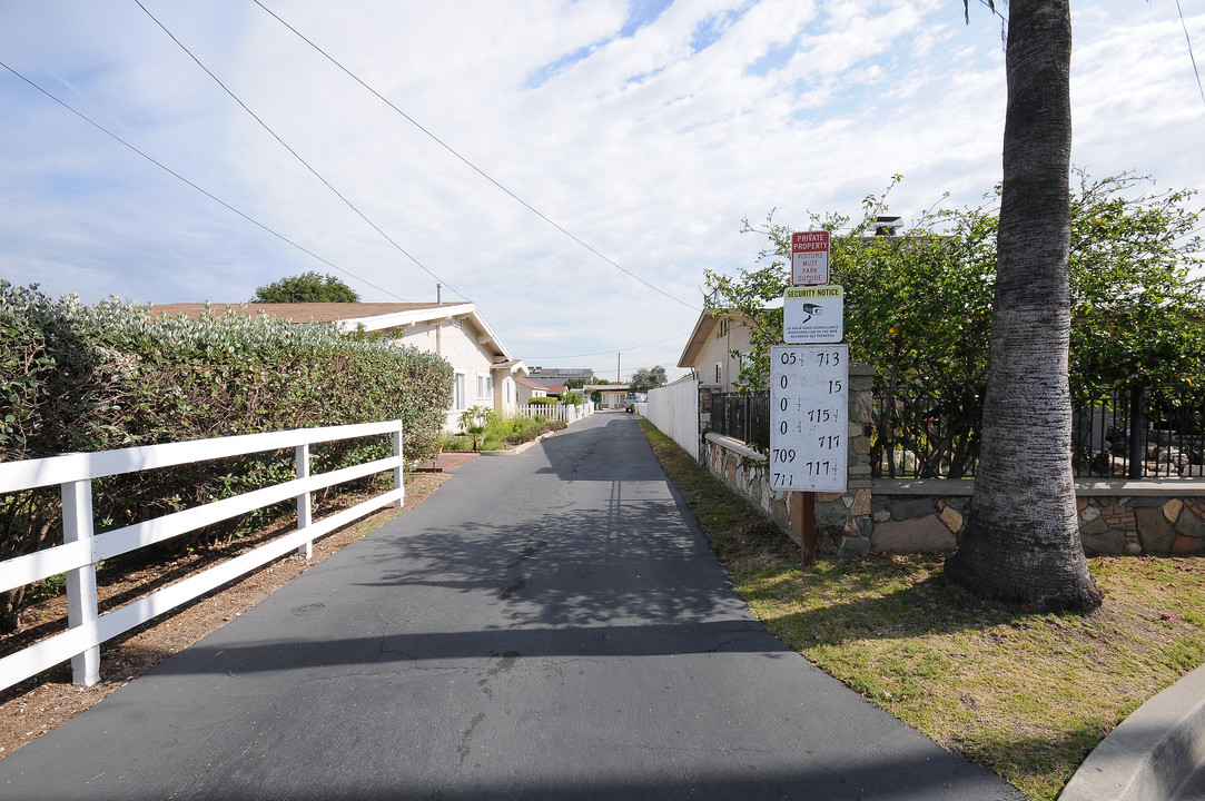 705 1/2 W 214th St in Torrance, CA - Building Photo