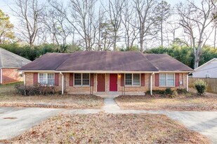 245 Kimberly Way SW in Marietta, GA - Building Photo