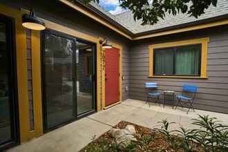 2074 W 27th St in Los Angeles, CA - Building Photo - Building Photo