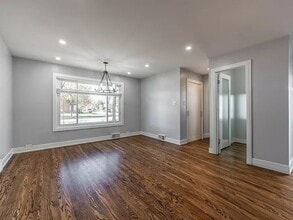 7225 E Prairie Rd in Lincolnwood, IL - Building Photo - Building Photo