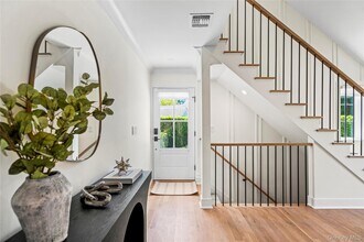 4 Carriage Ln in Southampton, NY - Building Photo - Building Photo