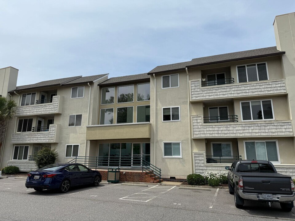 304 28th St in Virginia Beach, VA - Building Photo