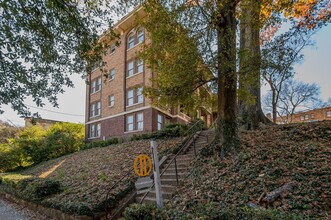 Montcalm in Birmingham, AL - Foto de edificio - Building Photo