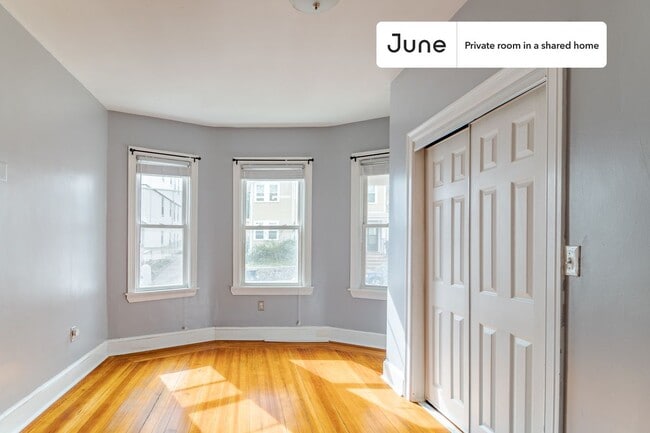 Private bedroom in 3 bed/1.5 bath Home in Boston, MA - Building Photo - Building Photo