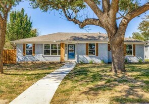 8011 Woodhue Rd in Dallas, TX - Building Photo