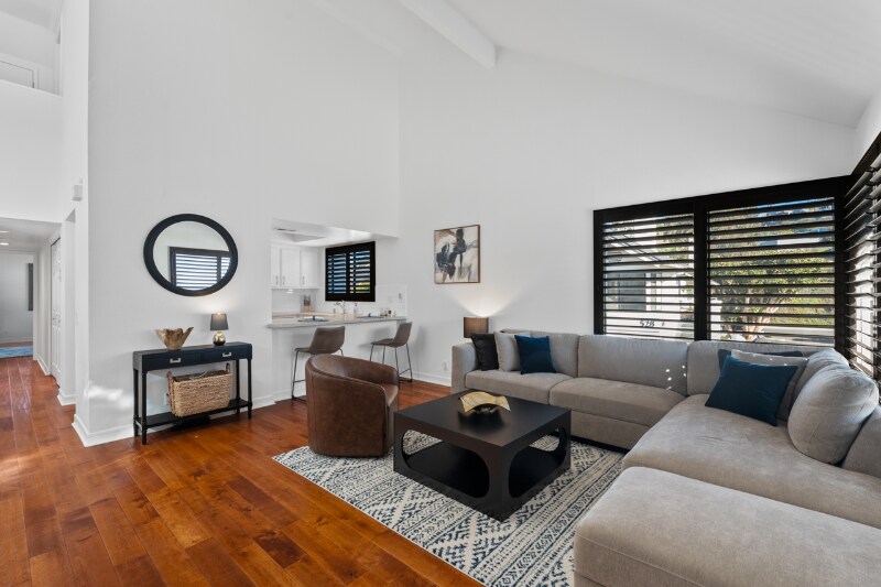 526 Via De La Valle in Solana Beach, CA - Foto de edificio