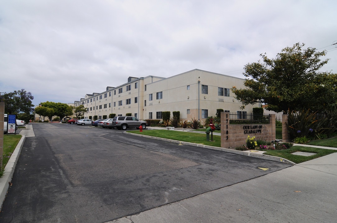 Our Lady of Guadalupe in Fountain Valley, CA - Foto de edificio