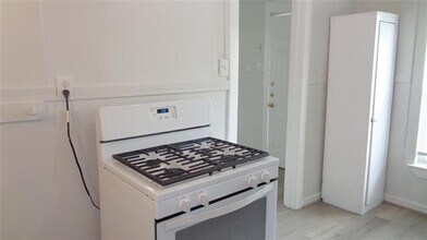 127 W Avenue A in Garland, TX - Building Photo - Building Photo