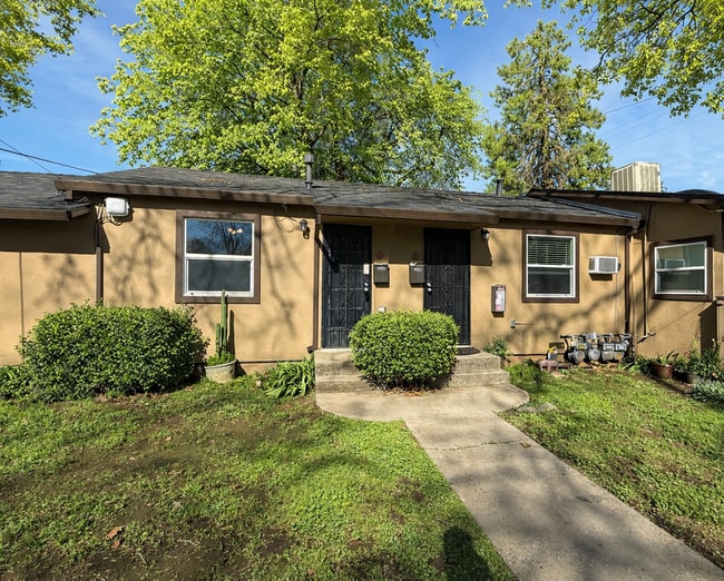 property at 432 W 17th St