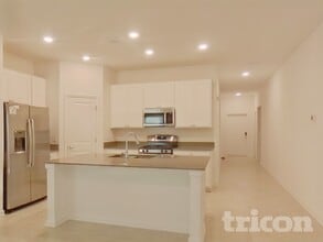 34036 Sky Blossom Cir in Leesburg, FL - Building Photo - Building Photo