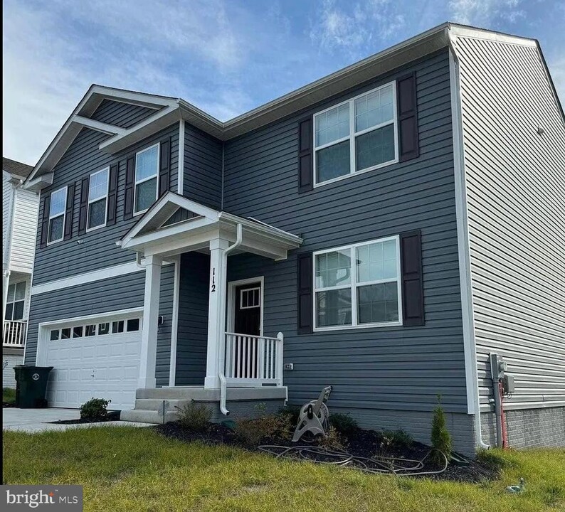 112 Shallow Brk Wy in La Plata, MD - Building Photo