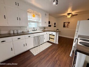 1445 Campbellsville Rd in Hodgenville, KY - Building Photo - Building Photo