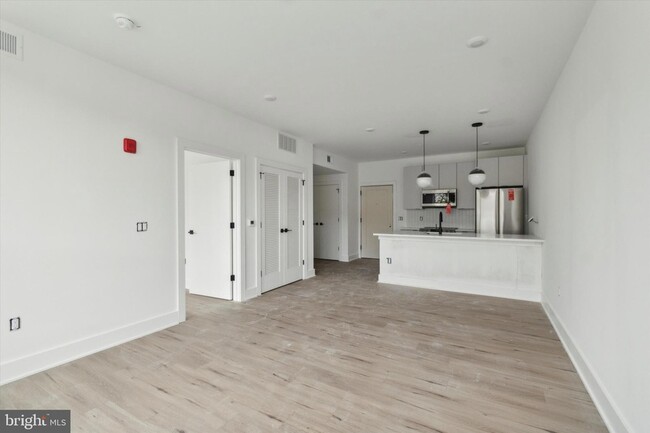 139 W Chelten Ave, Unit 402 in Philadelphia, PA - Building Photo - Building Photo