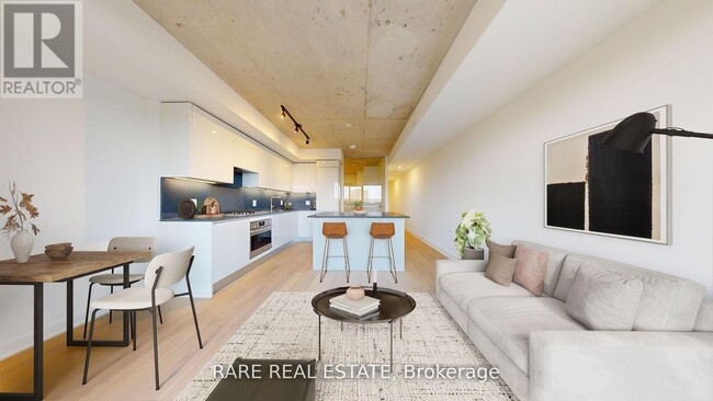 2720 Dundas St W in Toronto, ON - Building Photo - Building Photo