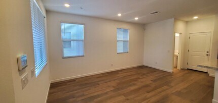 184 Wewatta Ave in Henderson, NV - Building Photo - Building Photo