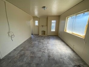 1517 76th Ave in Oakland, CA - Foto de edificio - Building Photo