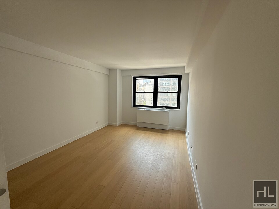East 39th Street in New York, NY - Building Photo