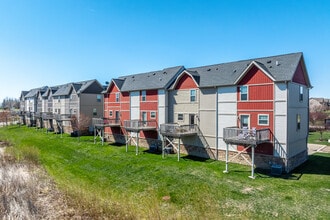 Village at Maple Bend Townhomes in West Des Moines, IA - Foto de edificio - Building Photo