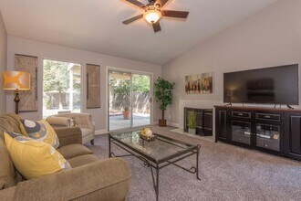 6157 N Alva Ave in Fresno, CA - Building Photo - Building Photo