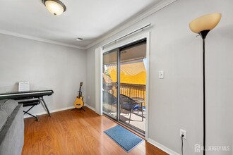 131 Beverly Hl Ter in Woodbridge Township, NJ - Building Photo - Building Photo