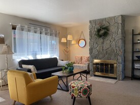 6211 Telegraph Ave, Unit 24 in Oakland, CA - Building Photo
