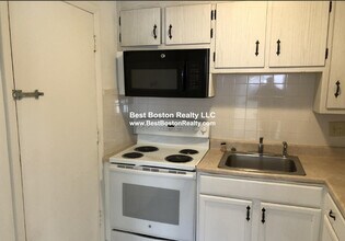 216 Revere Beach Pkwy in Chelsea, MA - Building Photo - Building Photo